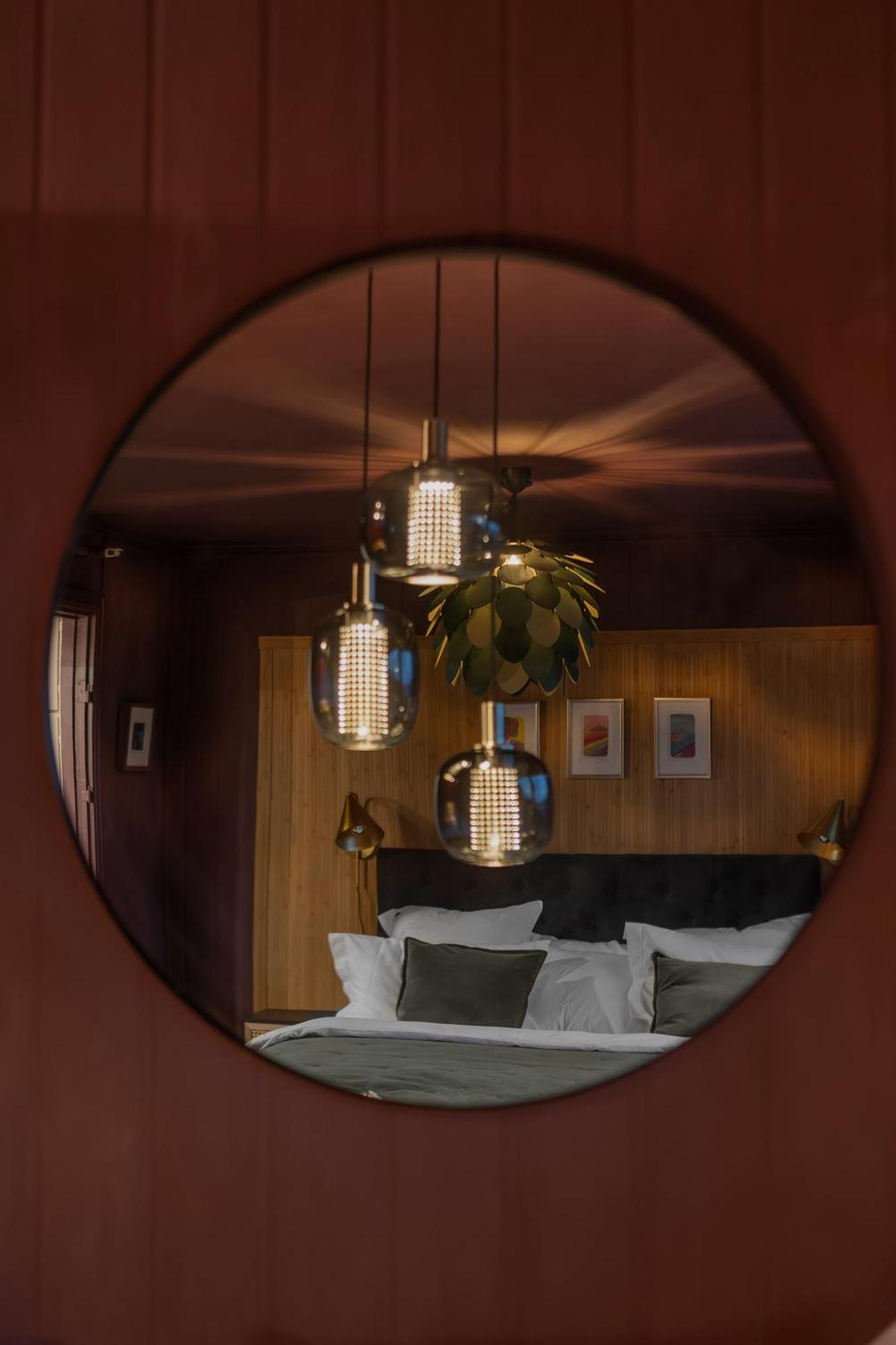 Apartment Chic - Heart Of The *